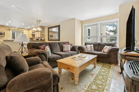 Ski Haus on Harris Street - Image 4
